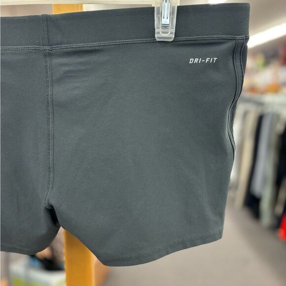 Nike Ladies XL Gray Shorts - Picture 4 of 6